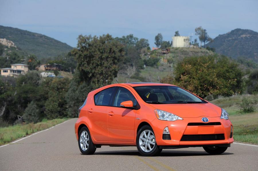  Toyota Prius C 2012 года  (фото 26 из 87)
